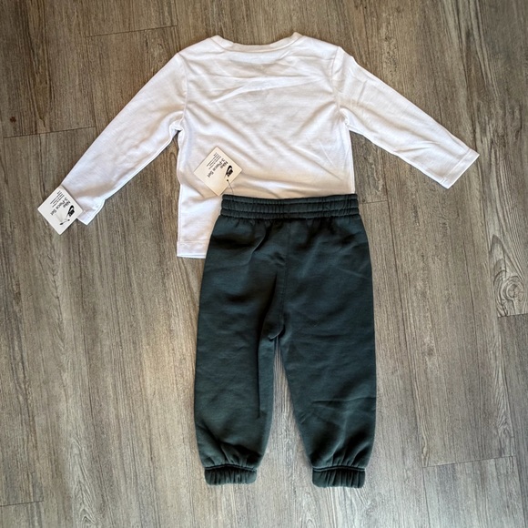 NEW Nike Kids Matching Set (2 piece) in White and Green - 12 Months - Picture 2 of 2